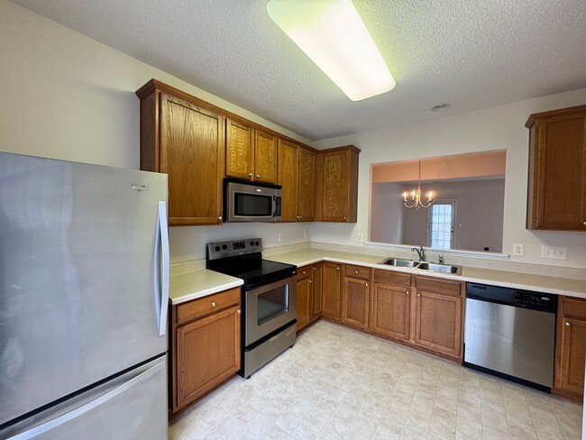 Building Photo - *Move In Special!* 3 Bedroom | 2.5 Bathroo...