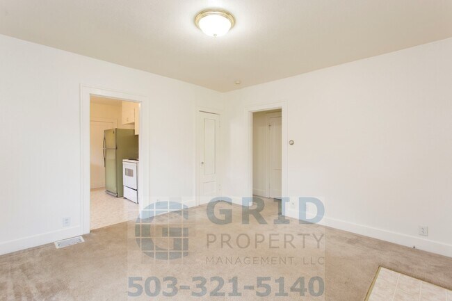 Building Photo - Craftsman Bungalow Available in Kenton Nei...