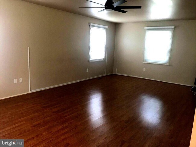 Foto del edificio - 12815 Point Pleasant Dr