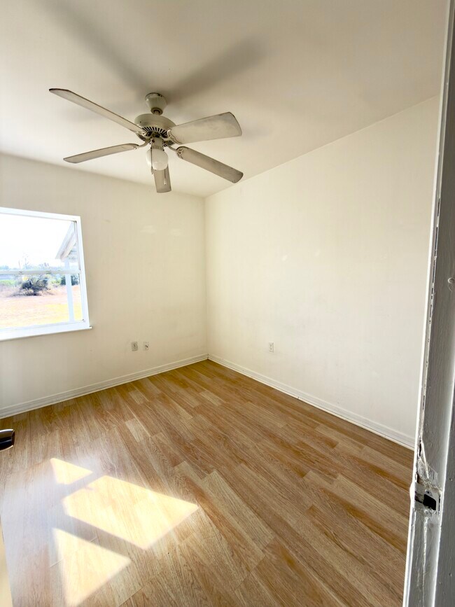 Foto del edificio - 12844 Florida Ave