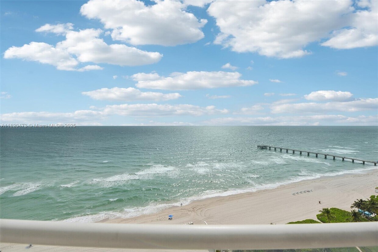 Foto principal - 16901 Collins Ave