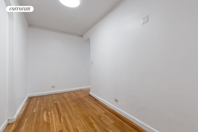Foto del edificio - 305 W 52nd St