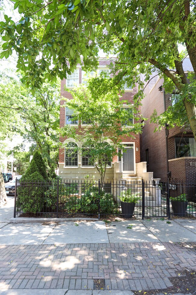 Building Photo - 1041 N Marshfield Ave
