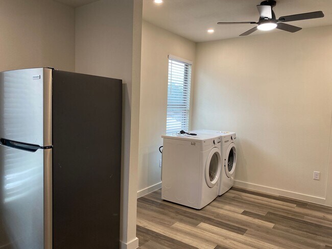 Building Photo - Modern Renovated 1-Bedroom Apartment – Just 10 Minutes from Downtown