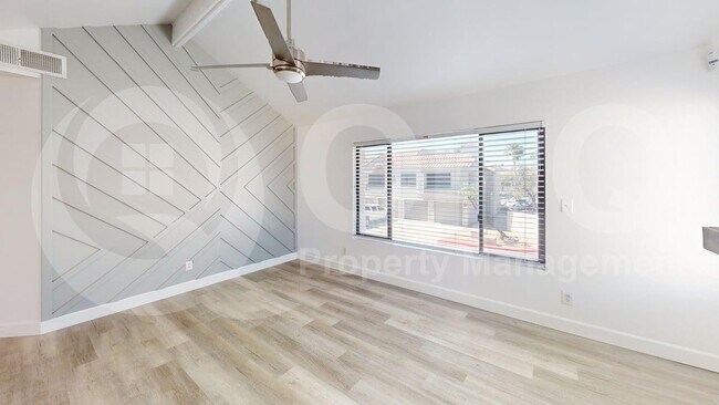 Foto del edificio - 10115 E Mountain View Rd
