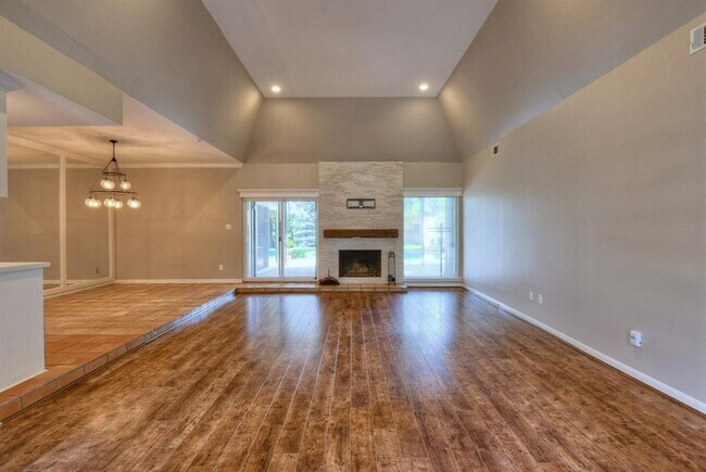 Foto del edificio - 2802 Spyglass Ln