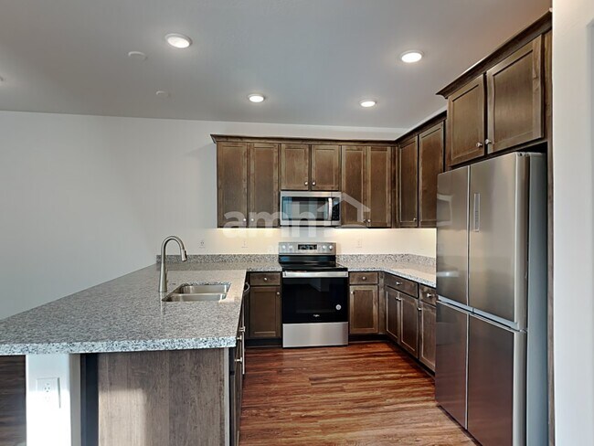 Building Photo - 831 S 150th Dr