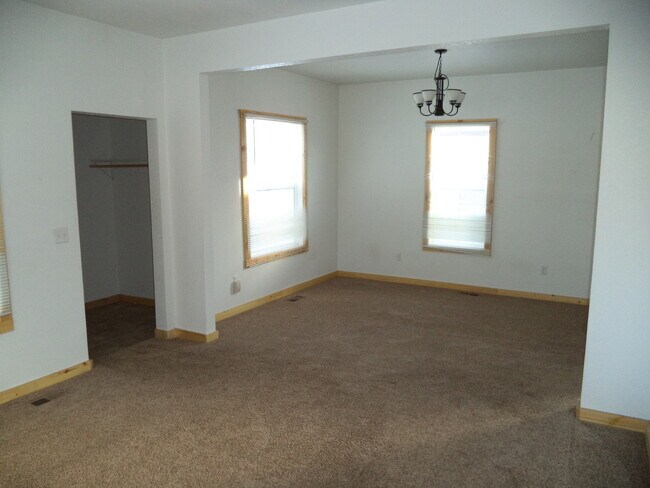 Foto del edificio - 433 3rd Avenue NW