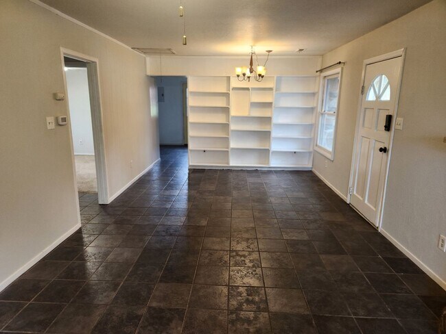 Foto del edificio - House: 2 Bedroom / 1 Bathroom - Auburn (COMING SOON!!)