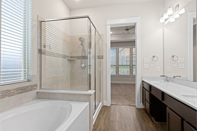 Foto del edificio - 5323 Wyatt James Ln