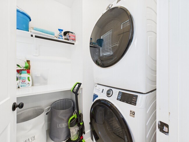 Foto del edificio - 15819 Black Grouse Dr