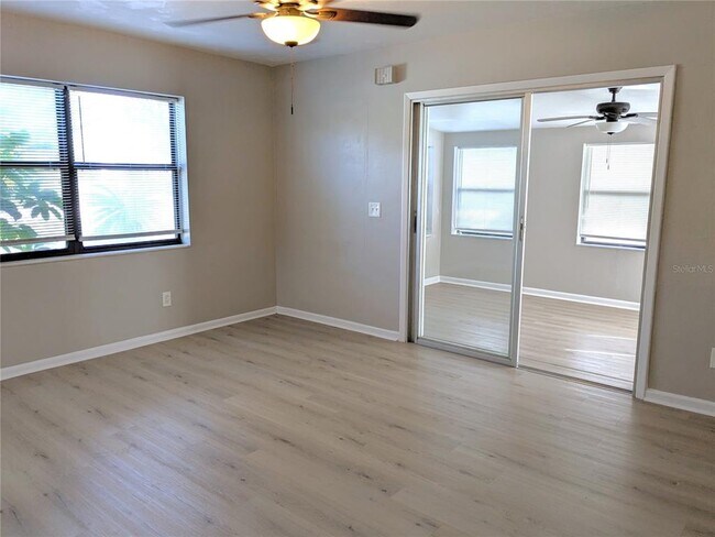 Foto del edificio - 681 N Wellington Dr