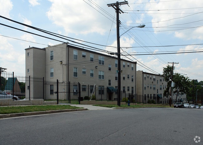 Building Photo - 5-29 46th St SE