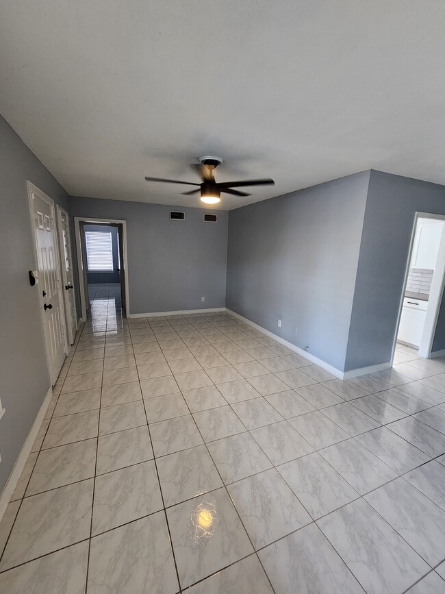 Building Photo - 304 Staunton St