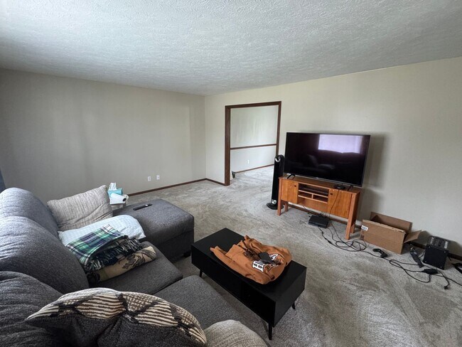 Foto del edificio - 880 Buchholz Dr