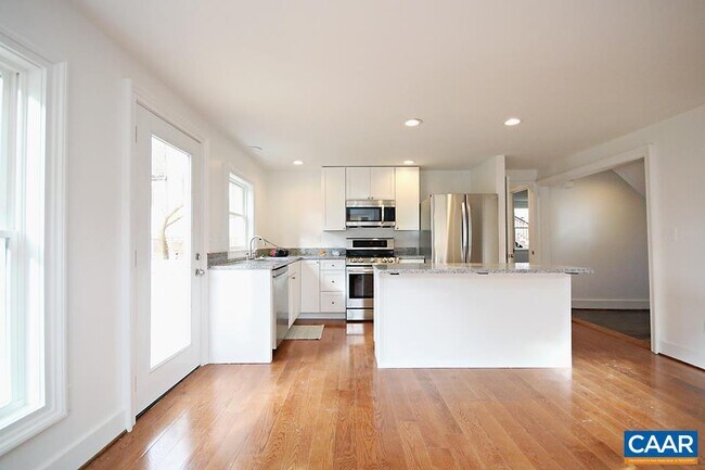Building Photo - 806 Nalle St