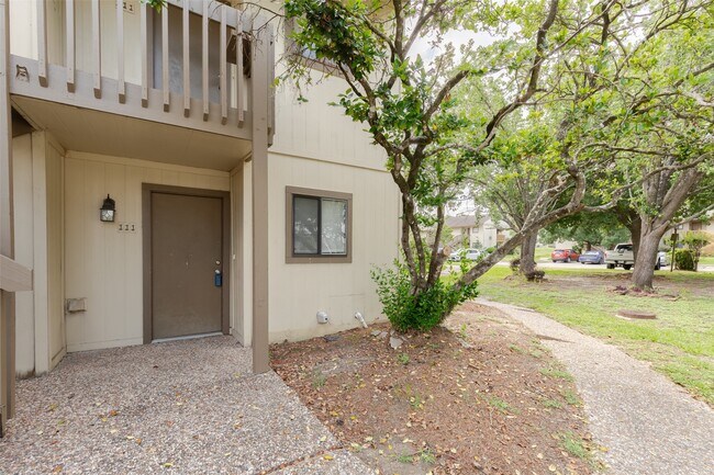 Foto del edificio - 15919 Golf Club Dr