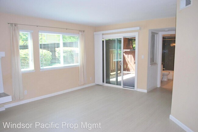 Building Photo - 1 br, 1 bath House - 8126 Camelback Place