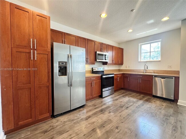 Foto del edificio - 1332 SW 2nd Ct