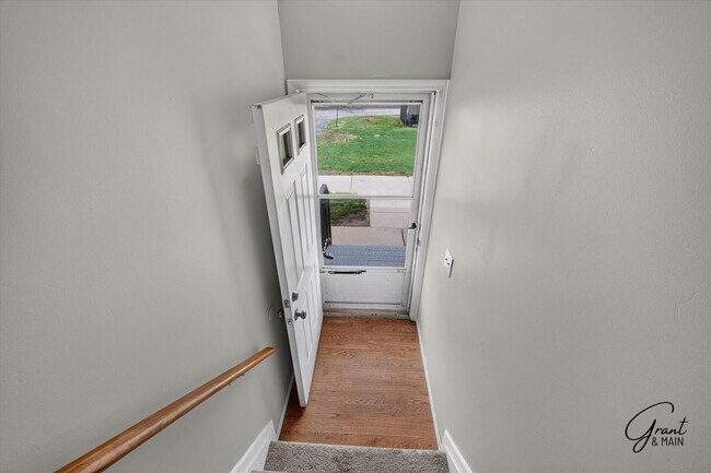 Foto del edificio - $1295 2 bedroom upper condo