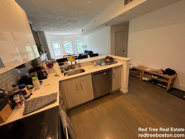 Foto del edificio - 1406 Beacon St