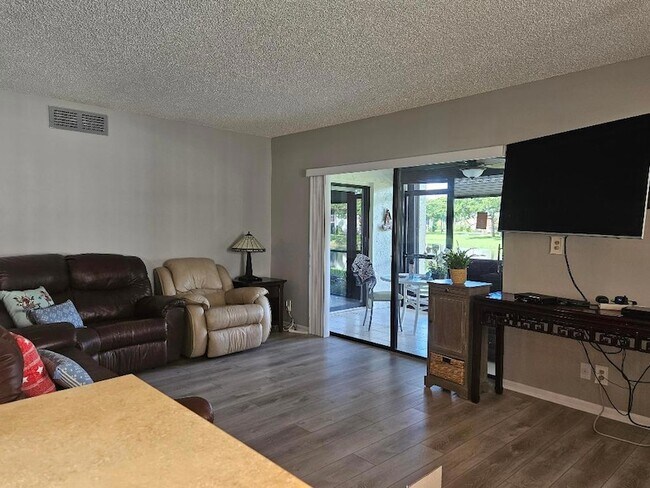 Building Photo - 10663 Ocean Palm Way