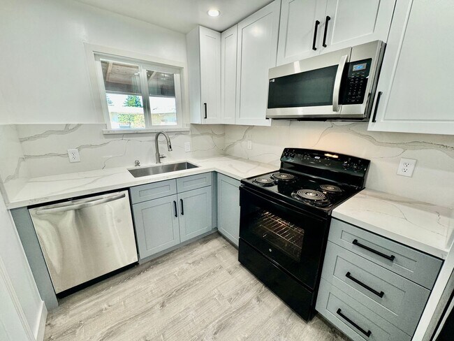 Foto del edificio - 3 Bed / 1.5 Bath Home in El Sobrante - Ful...