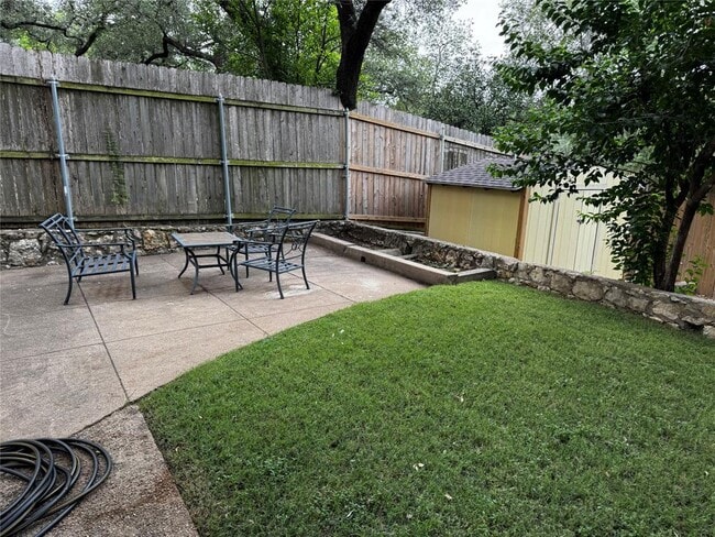 Building Photo - 2842 Shoal Crest Ave