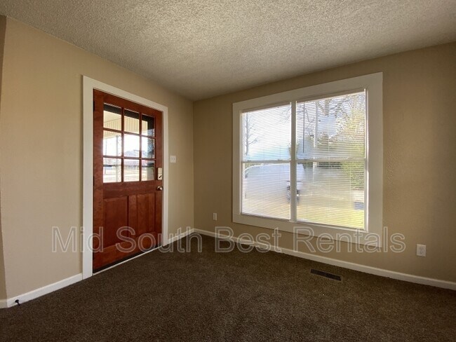 Foto del edificio - 1105 W 36th St