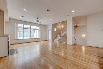 Building Photo - 5315 Lillian St