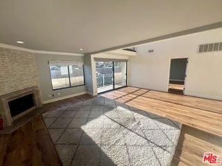 Foto del edificio - 390 S Sepulveda Blvd