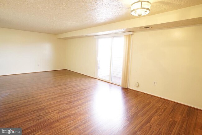 Building Photo - 12417 Hickory Tree Way