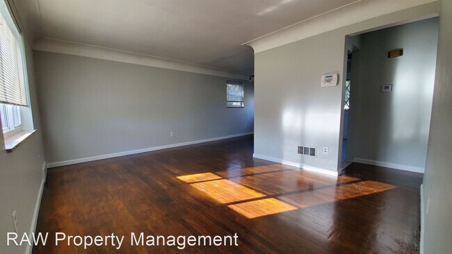 Building Photo - 4 br, 1 bath House - 3 Cedarwood Court
