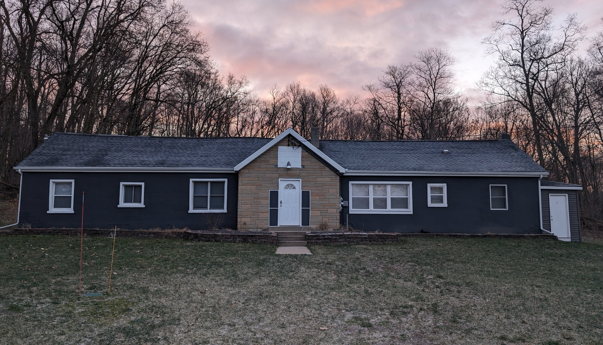 Primary Photo - 10150 N Riverview Dr
