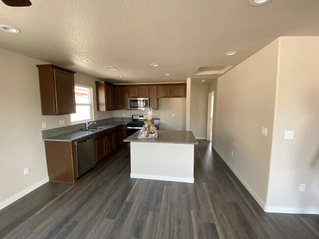 Foto del edificio - 3481 E Garden St