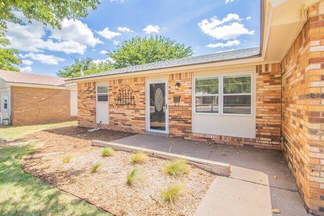 Foto del edificio - Gorgeous Completely Remodeled 4/2/2 with W...