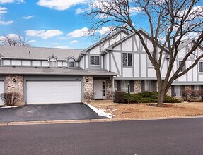 Building Photo - 340 Springlake Ln