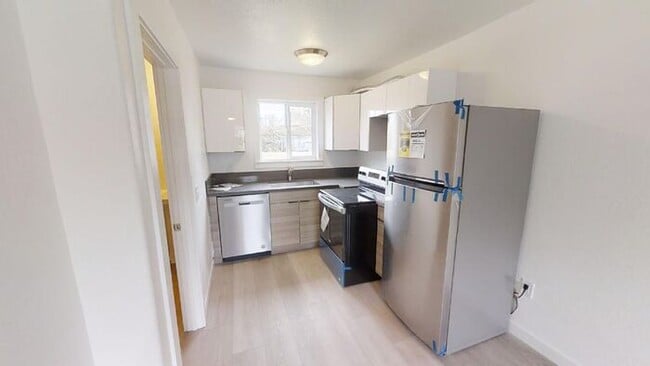 Building Photo - Renovated Phoebe Flats Retreat: On-Site Taqueria, Prime Location & 1st Month Rent FREE!