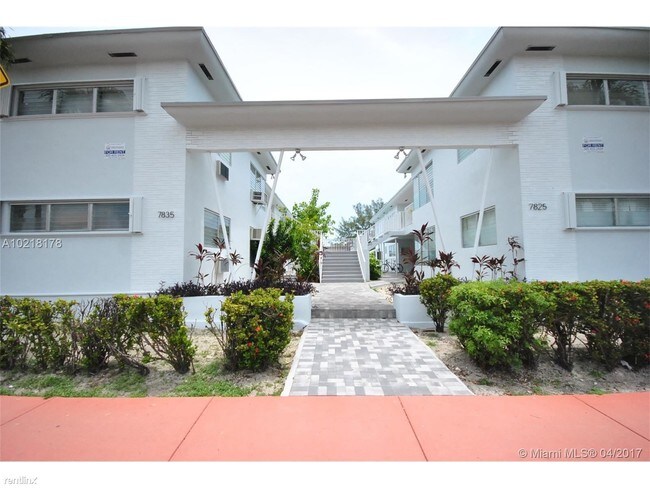 Building Photo - 7835 Crespi Blvd