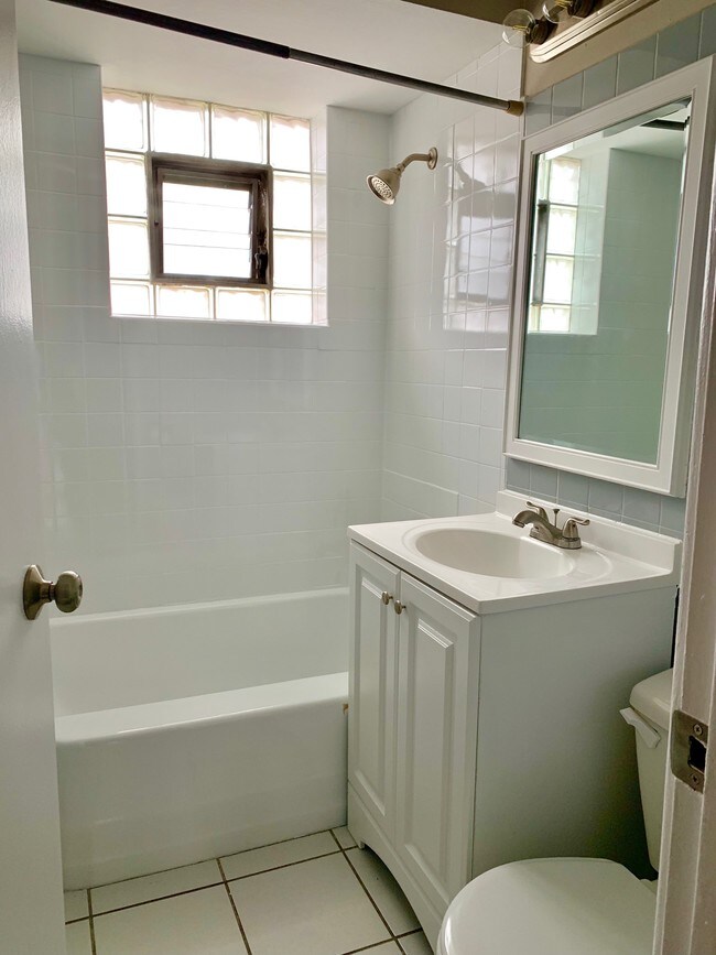 Foto del edificio - 1560 N 1st Ave