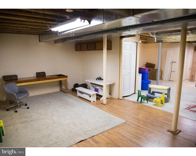 Building Photo - 31 Thornhill Dr