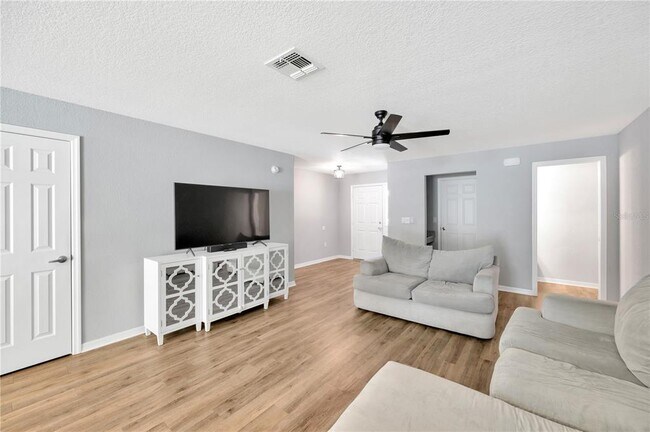 Building Photo - 13815 Harvestwood Ln