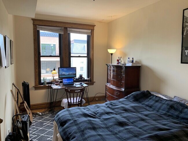 Foto del edificio - 1113 W Webster Ave