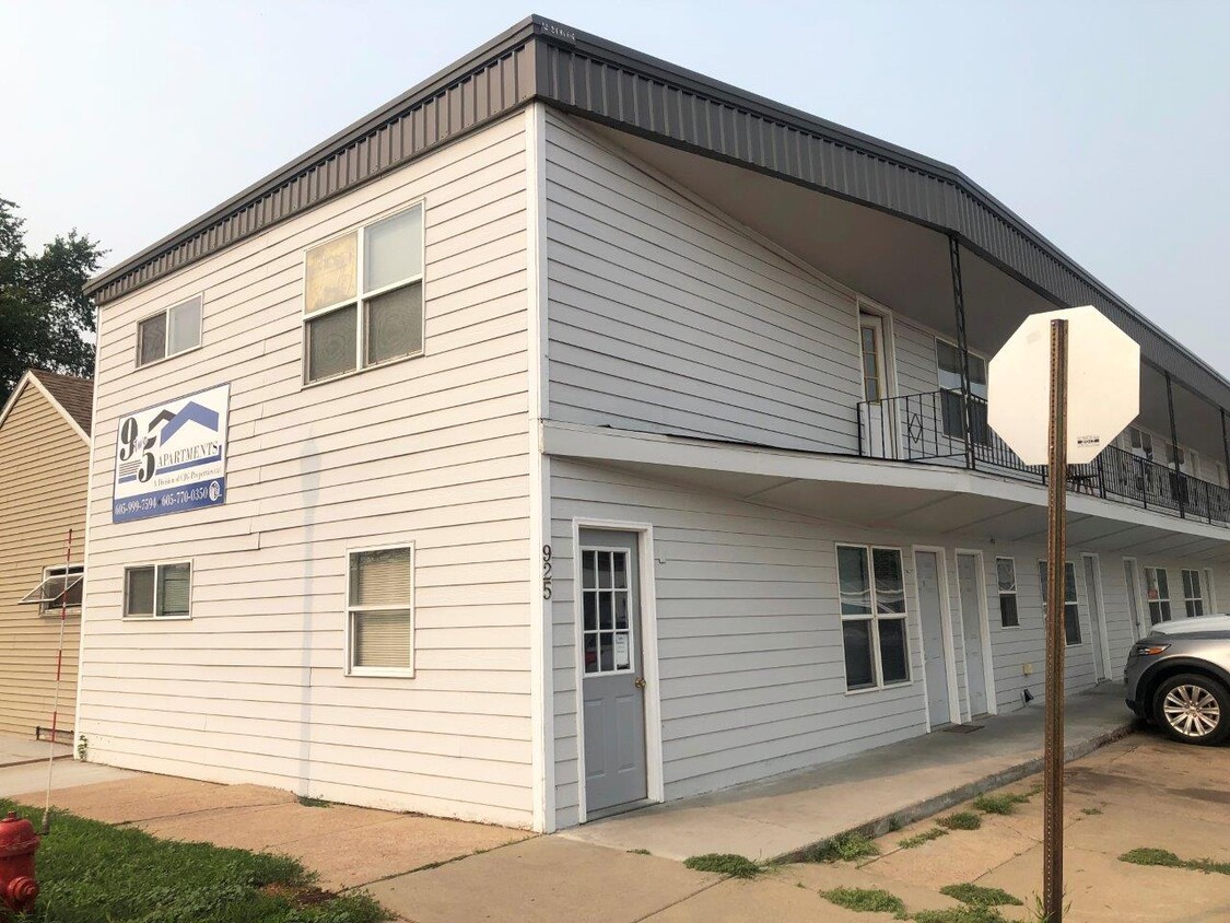Primary Photo - Main St. Apartments