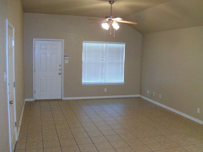 Building Photo - Spacious Duplex for Rent – Close to Clear ...