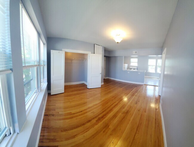 Foto del edificio - 5641 W 62nd St