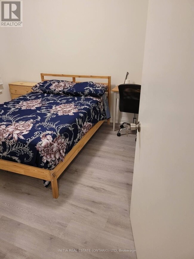 Photo du bâtiment - 58 Lakeside Ter