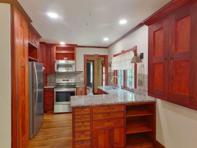 Foto del edificio - 3431 E Pine St