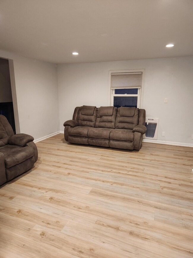 Building Photo - 9350 Whitall Ln