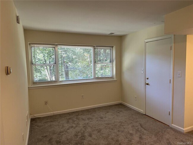 Foto del edificio - 31 Old Post Rd S